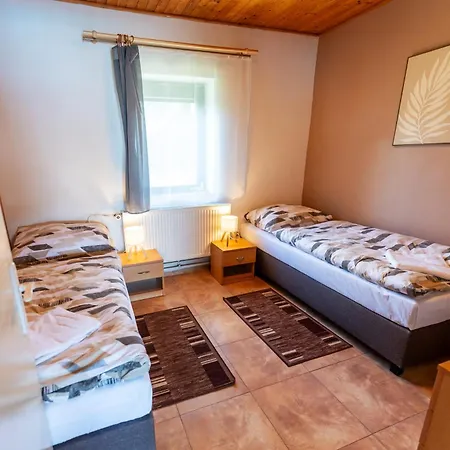 Raj Sportovni A Rekreacni Branzez فندق Kněžmost